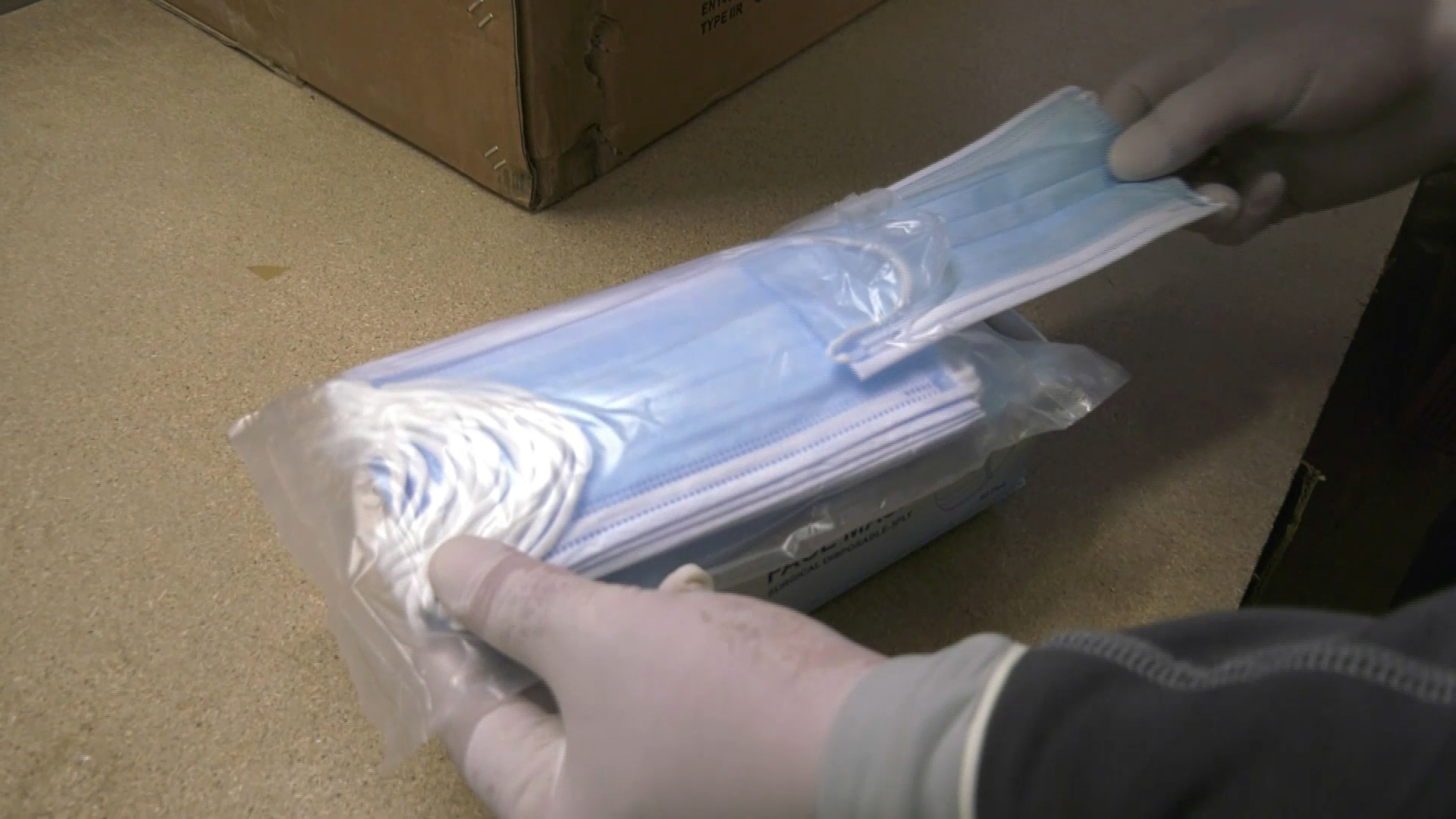 MEgional am 6. Mai mit einem Mundschutz aus Kühnhaide