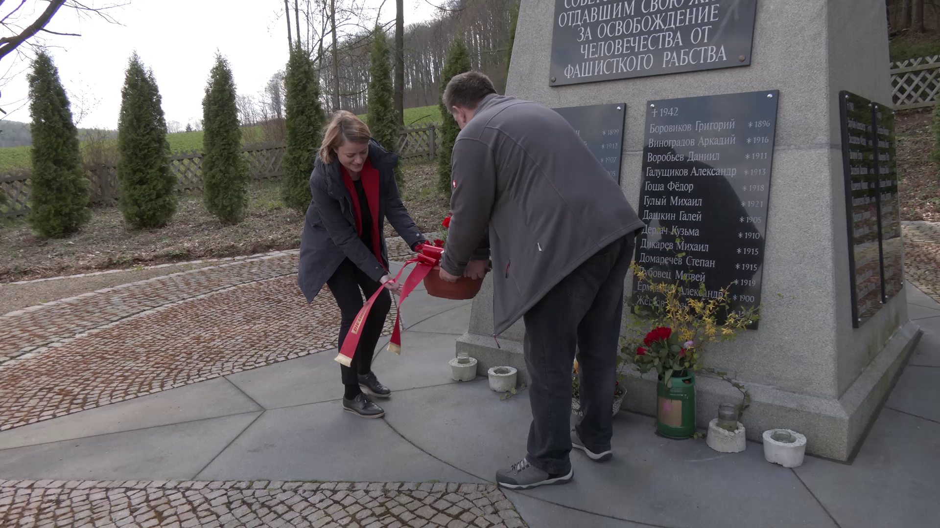 Der MEF Wochenrückblick für die 20. Kalenderwoche - mit der Kranzniederlegung am 8. Mai in Nennigmühle